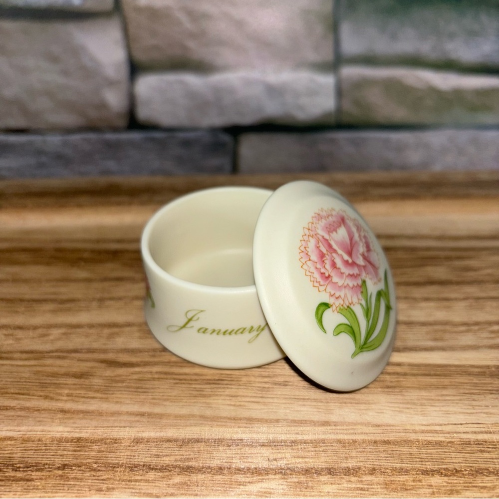 Lefton China 60’s ‘January’ Round Jewelry Holder